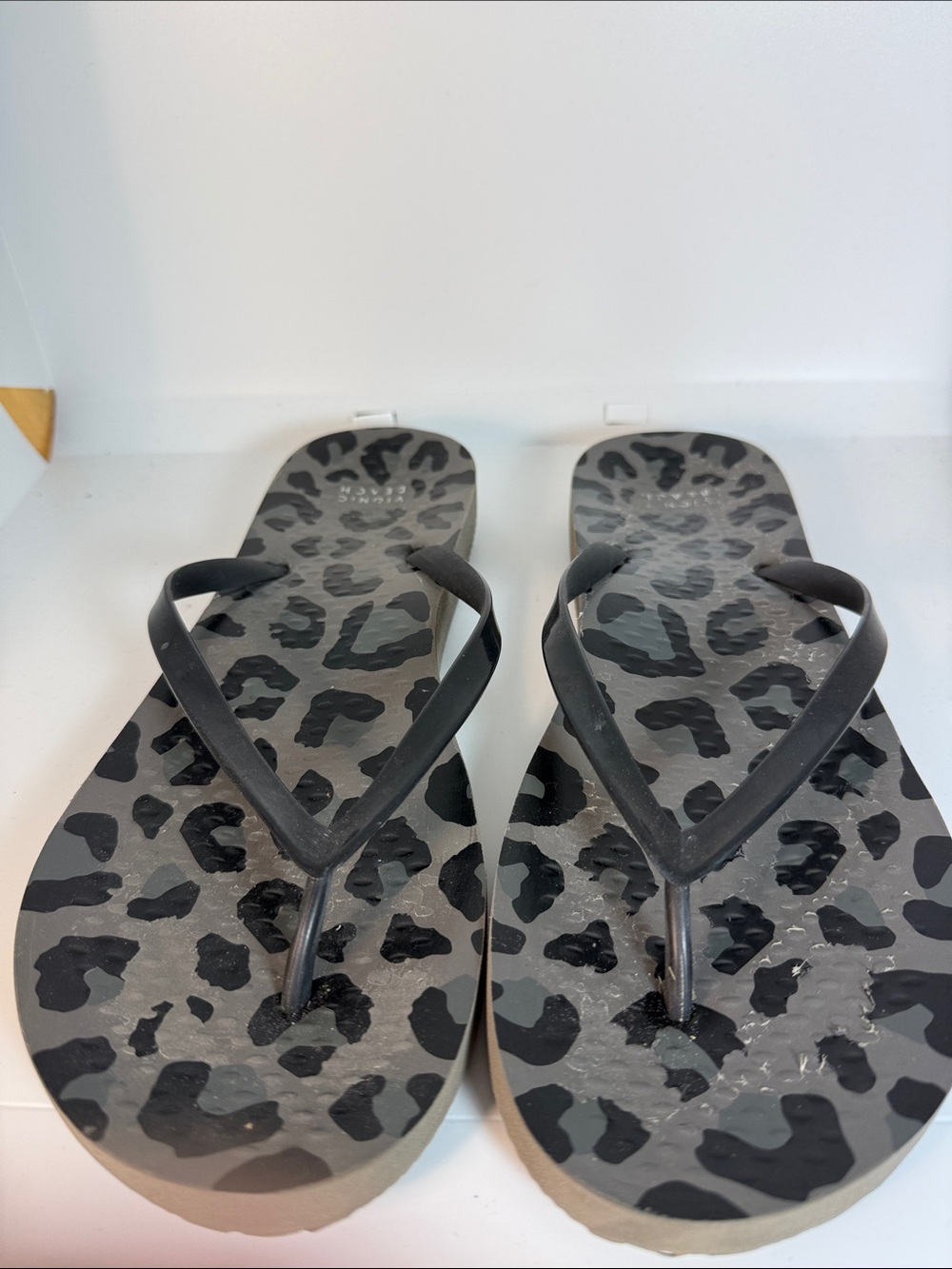 Vionic Gray and Black Leopard Print Sandals